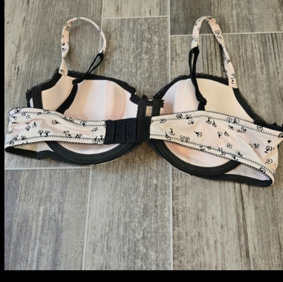 B. Tempt'd Pink With Black Floral Lace Trim and a Little Bow Bra Size 38B - Picture 2 of 7